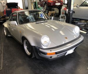 964納車整備・明日は、930ターボがお納車に！