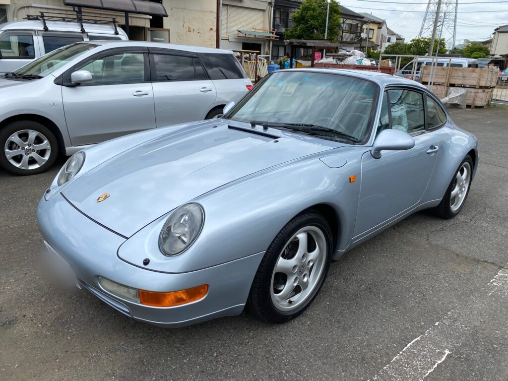 993